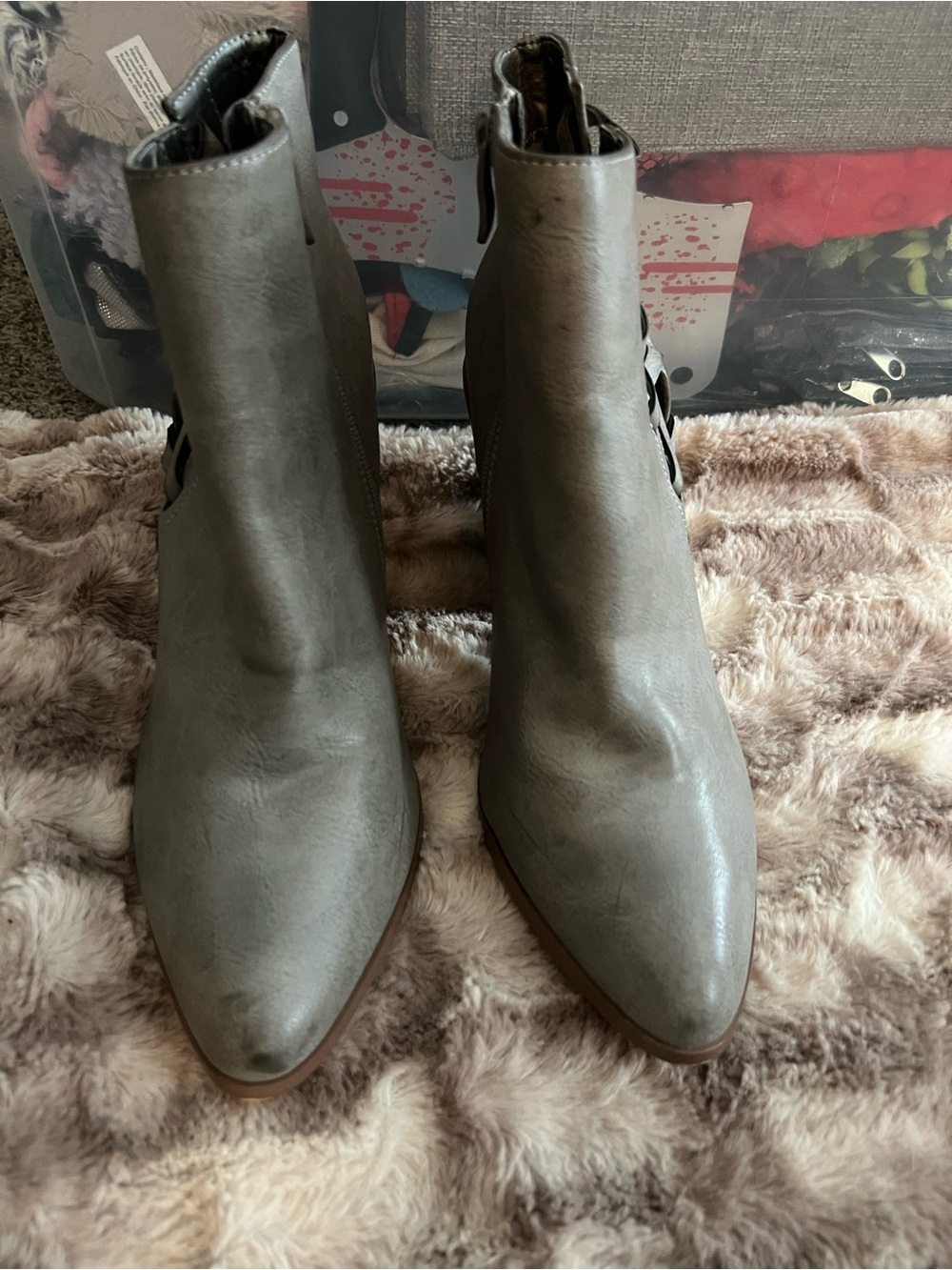 Forever 21 Gray Faux Leather Chelsea Ankle Bootie Pointed Toe Zip Women’s 8.5